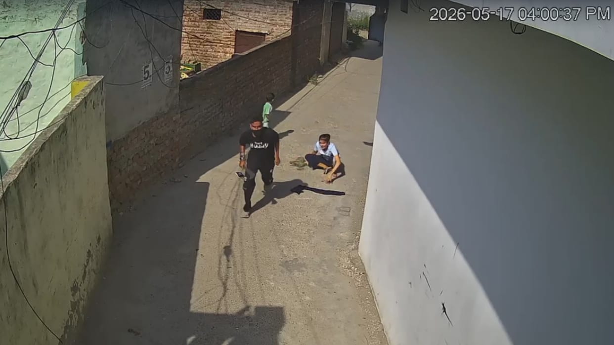 Snatching Attempt Foiled by Woman Bravery in Jalandhar She Confronts Robbers to Save Her Child