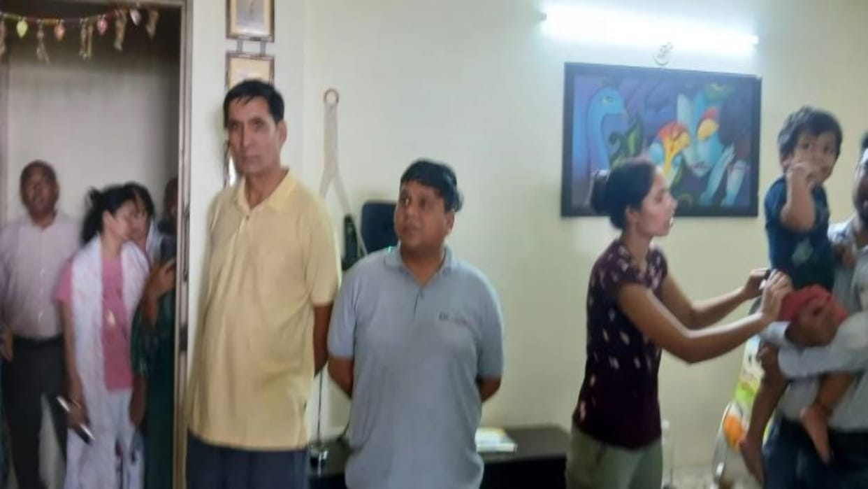 Kotputli-Behror News: Robber Poses as Courier Boy, Takes Woman and Child Hostage, Flees with Cash and Jewelry