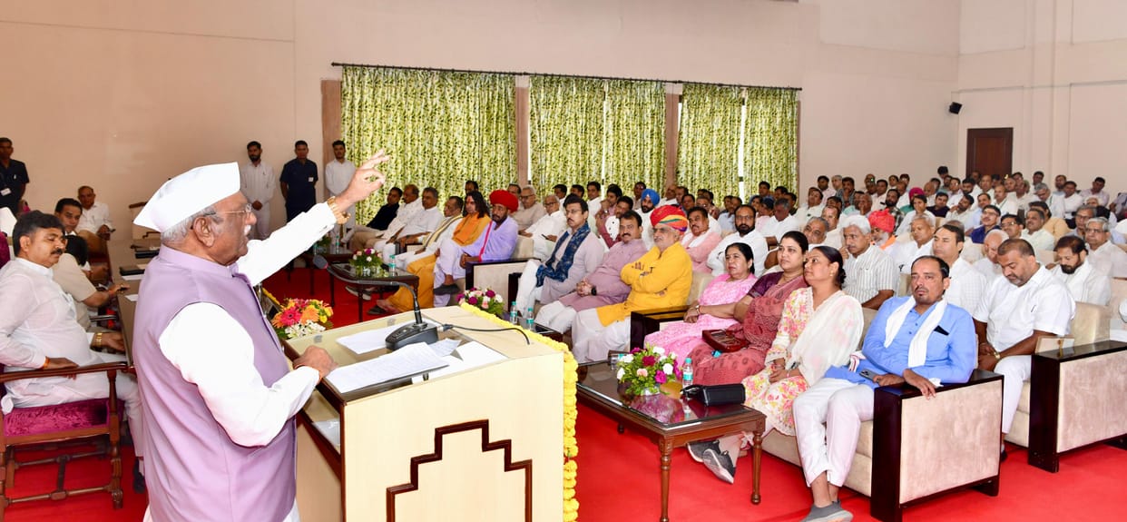 Governor Haribhau Bagde’s Light-Hearted Political Jibe at LoP Tikaram Jully Draws Laughter in Assembly