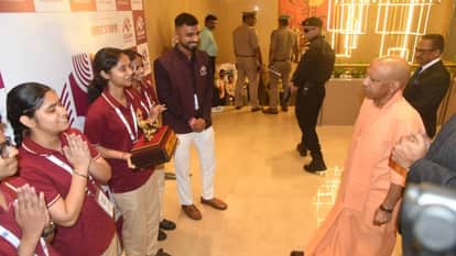 Amar Ujala Samvad 2026 Students from Vedam World School Meet CM Yogi Welcome Him by Presenting Peacock Emblem