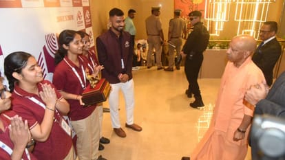 Amar Ujala Samvad 2026 Students from Vedam World School Meet CM Yogi Welcome Him by Presenting Peacock Emblem