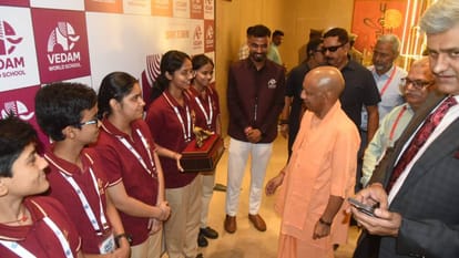 Amar Ujala Samvad 2026 Students from Vedam World School Meet CM Yogi Welcome Him by Presenting Peacock Emblem