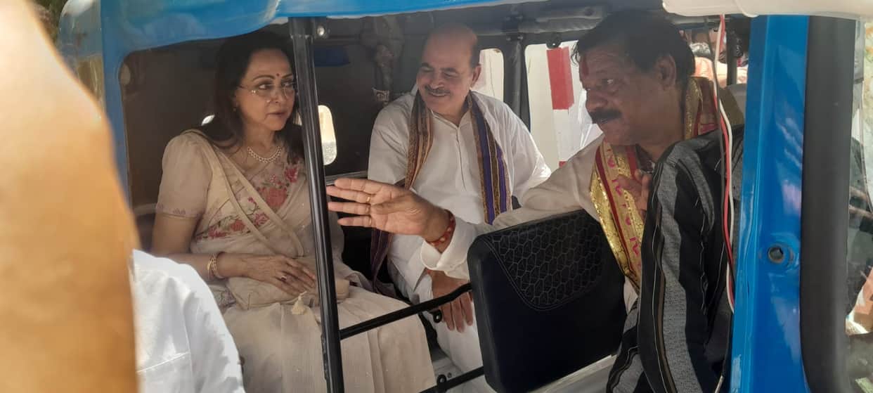 Mathura MP Hema Malini Promotes Green Energy, Rides Electric Auto After Disha Meeting