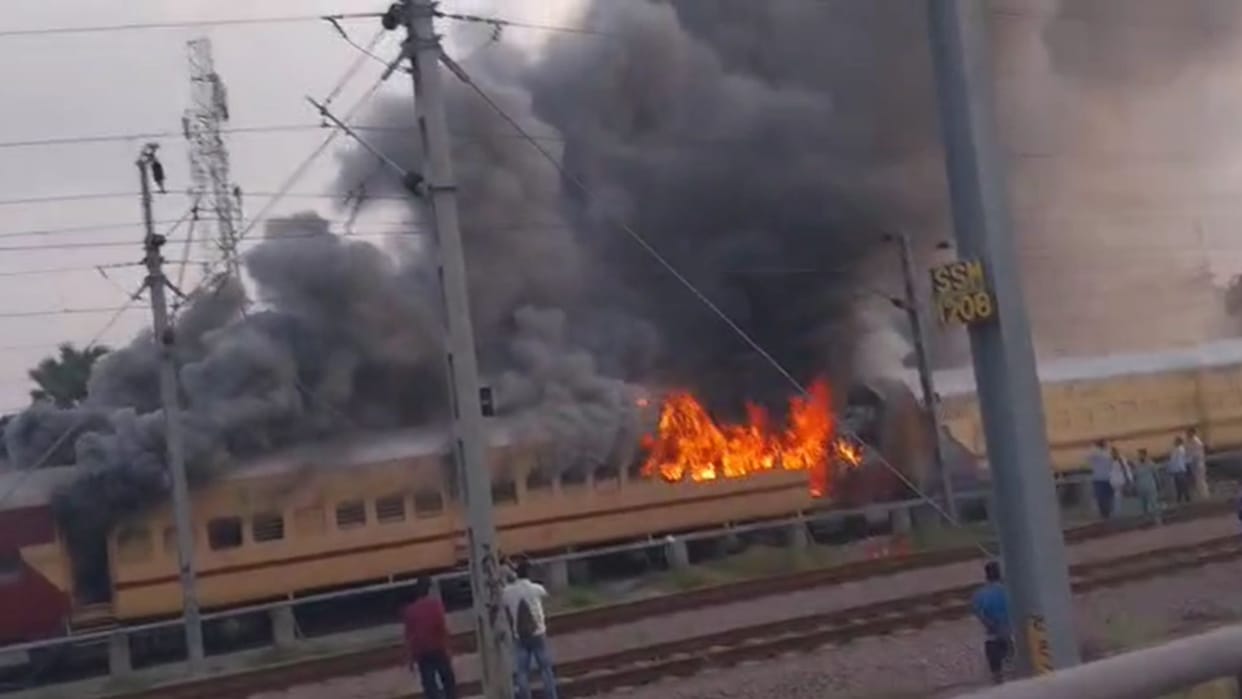 Fire breaks out in passenger train coach at Sasaram station major tragedy averted chandauli