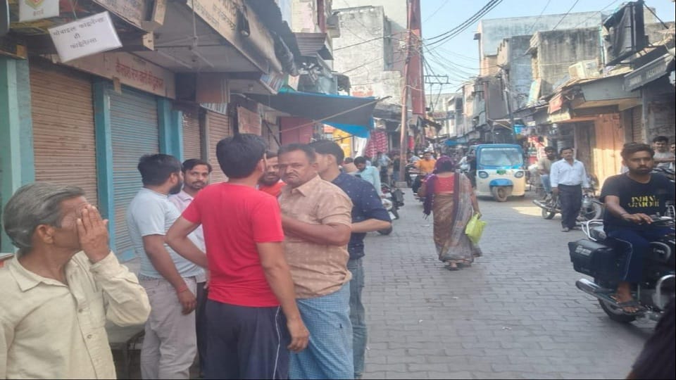 medicine dealer beaten up for resisting extortion in etah