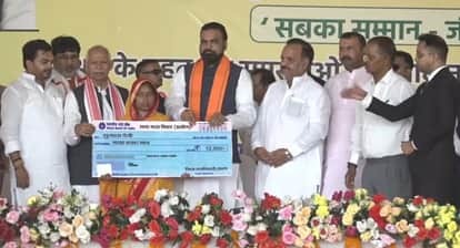 Bihar cm Samrat Choudhary Warns Officials of Action Over Delays, Public Grievances Resolved at Sahayog Camp