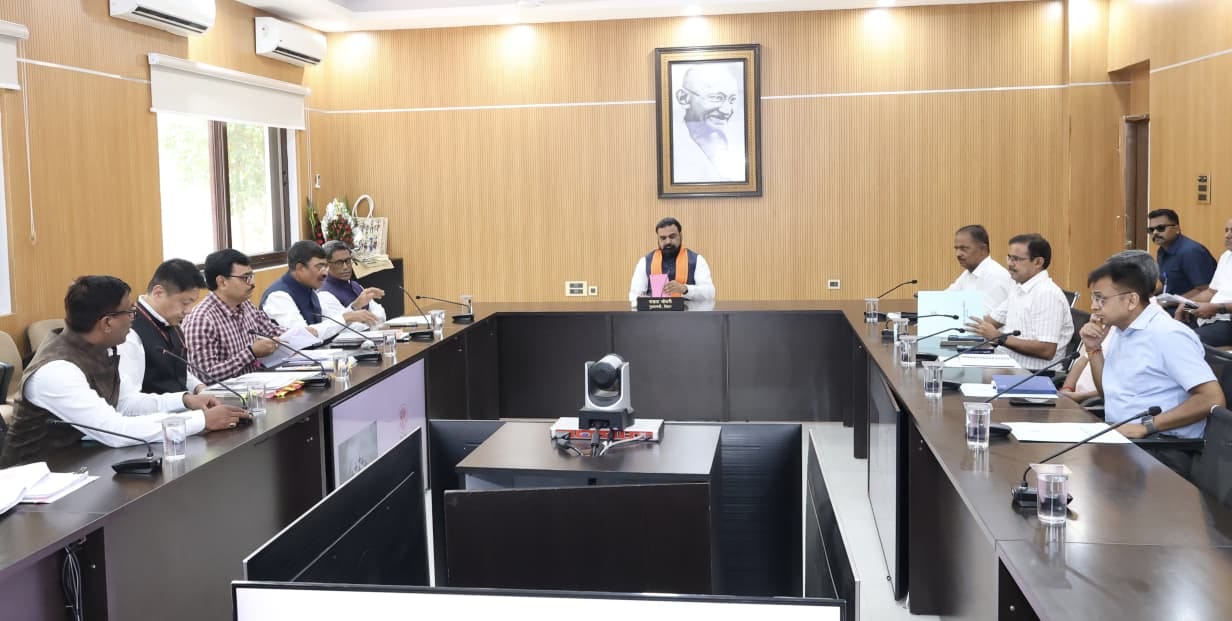 CM Samrat Chaudhary held a meeting with central officials regarding air connectivity of all the districts.