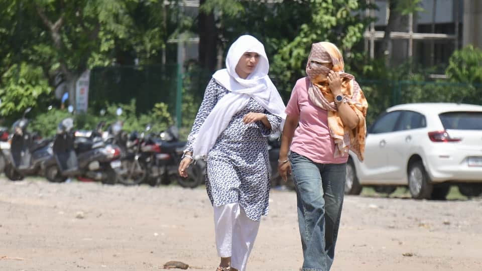 Monsoon weakens in Punjab Mercury hits 39.2°C alert for light to moderate rain over next six days