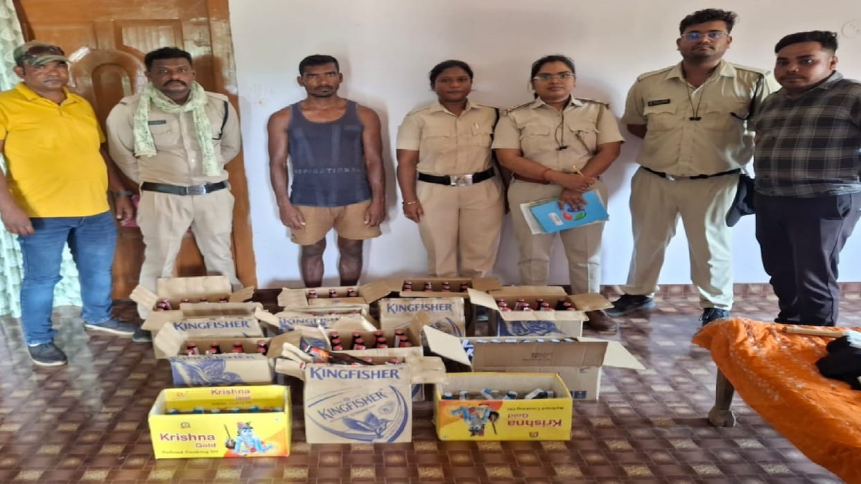 action against illegal liquor in Raigarh, 96 liters of liquor including beer and whiskey from Odisha seized