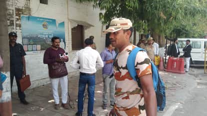 Kanpur ITBP jawan arrives at Commissioner office carrying his mothers severed hand