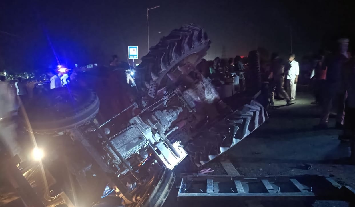 Auraiya Accident Truck Collides with Tractor Trolley Two Dead and 13 Seriously Injured After Vehicle Overturns