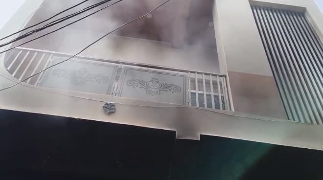 Hamirpur Massive Blaze Erupts at Jewelers Home Due to Short Circuit Firefighters Bring It Under Control