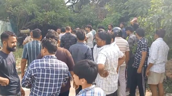 Kanpur Power Crisis Major Unrest at Barra Sub station Angry Consumers Lock Up KESCO Office Police Deployed
