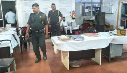 Orai Chairs Hurled at Medical College at Midnight Man Claiming to be Close Aide of MLA Assaults Doctor