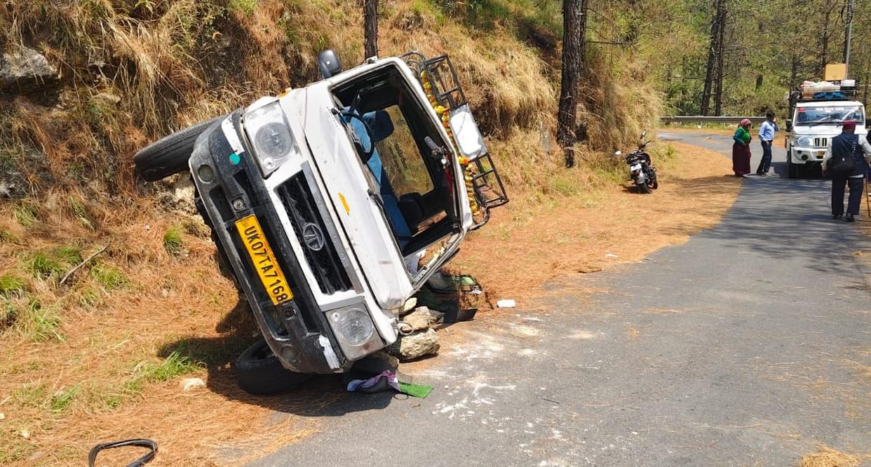 Tehri Accident  Sumo Overturns on Mulgarh-Dhamatoli Motor Road Newlywed Woman Referred to AIIMS Rishikesh