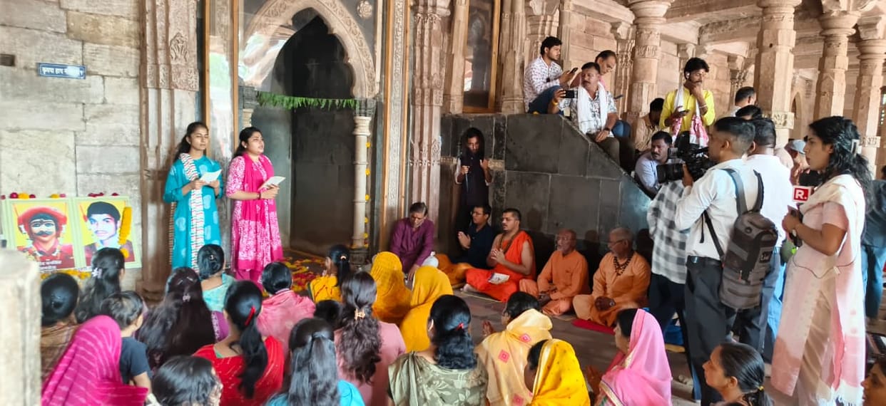 Dhar Bhojshala Huge Hindu Gathering on First Tuesday After Verdict, Fireworks at Akhand Jyoti Temple