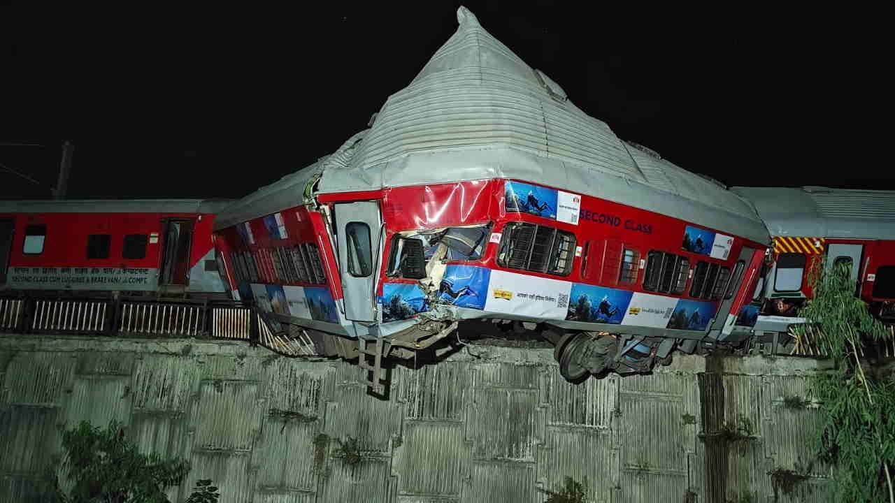 Ujjaini Express accident train derailed in dead of night raised numerous questions Rishikesh Train Accident
