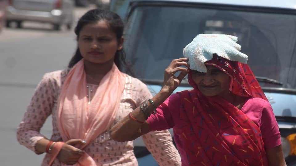 Heatwave Hits Agra Hard: Over 3,000 Patients Visit SN Medical College OPD