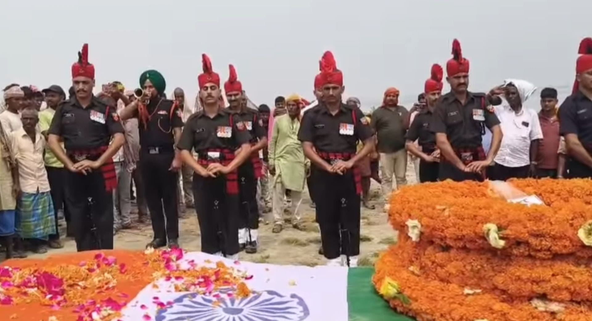 सैन्य सम्मान के साथ दी गई अंतिम विदाई
