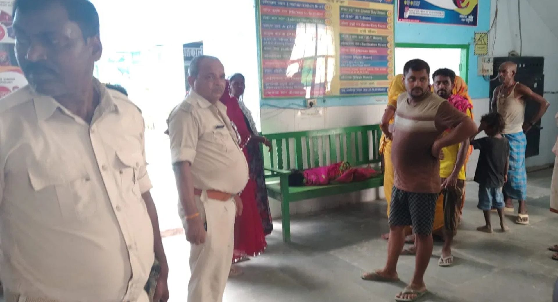 अस्पताल में मौजूद परिजन