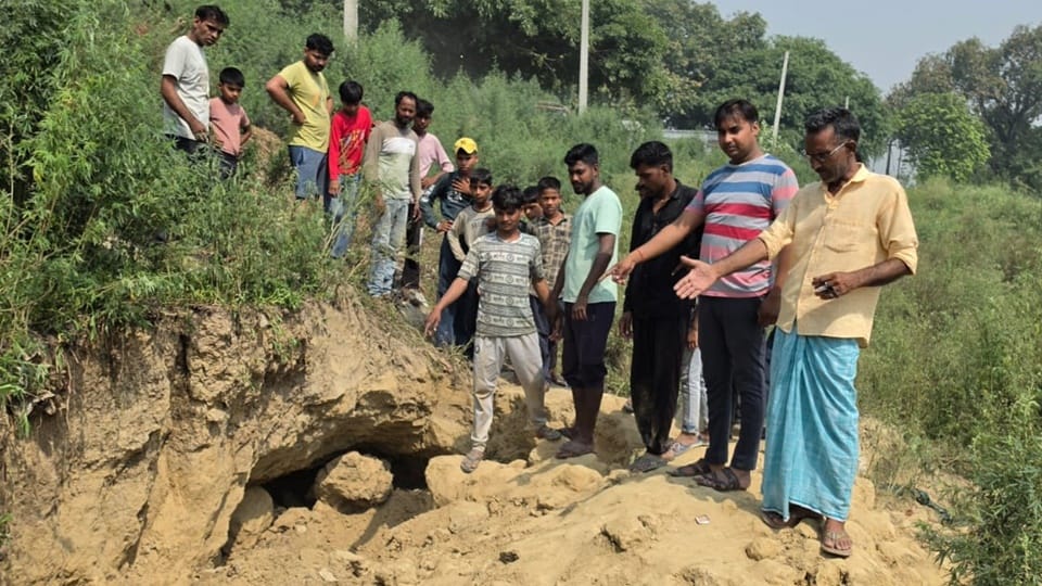 Embankment Collapses While Digging Soil in Moradabad; Two Women Dead, Third in Critical Condition