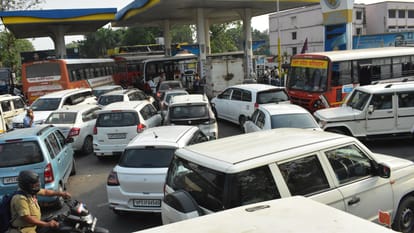 Diesel Demand Surges In Gorakhpur, Multiple Petrol Pumps Run Dry, Long Queues For Gas Cylinders