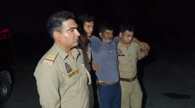 Etawah Ganja Smuggler Carrying 25000 Bounty Arrested in Encounter Injured by Bullet Wound to the Leg