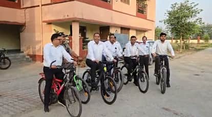 Chitrakoot Chief Justice Arrives at Court on a Bicycle Fellow Judges and Staff Also Pedal Along