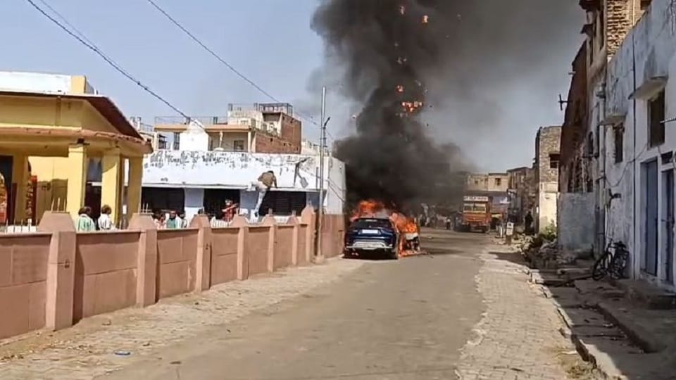 Two cars catch fire in Agra