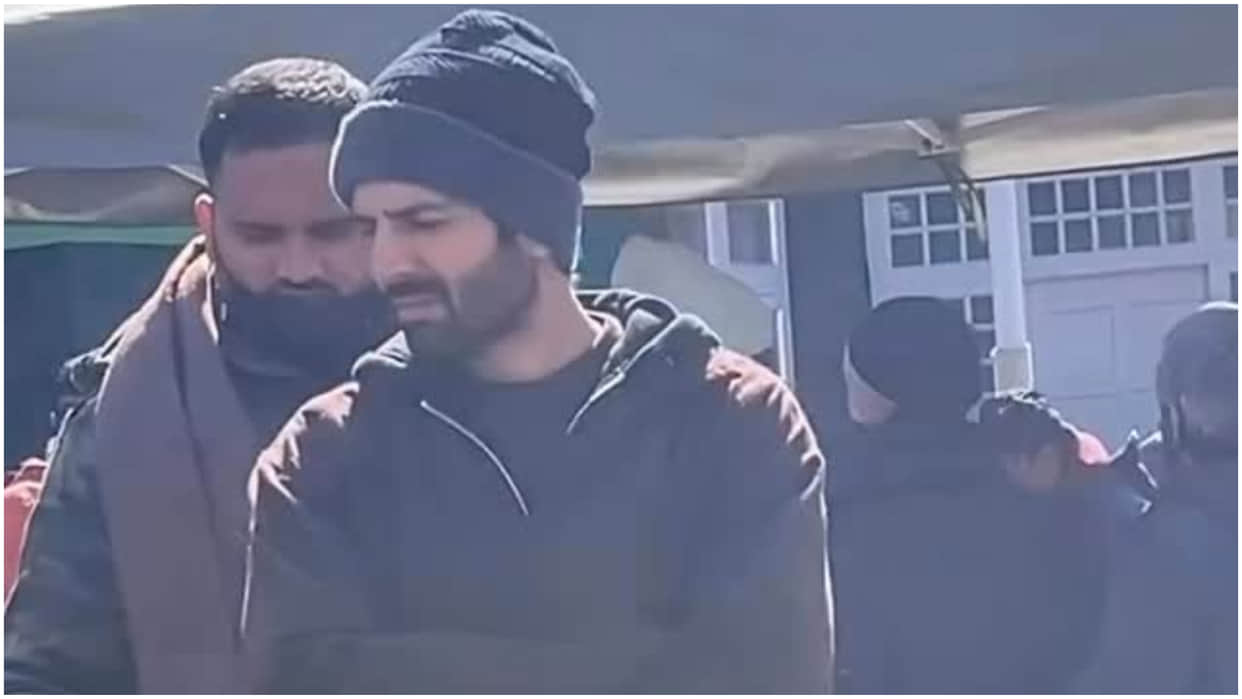 Kartik Aaryan Shooting In Kashmir For Kabir Khan Directorial Next Sports Drama Movie Watch BTS Viral Video