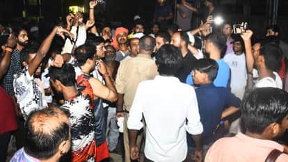 Lucknow: People, enraged by the power crisis, took to the streets... blocked roads, protested