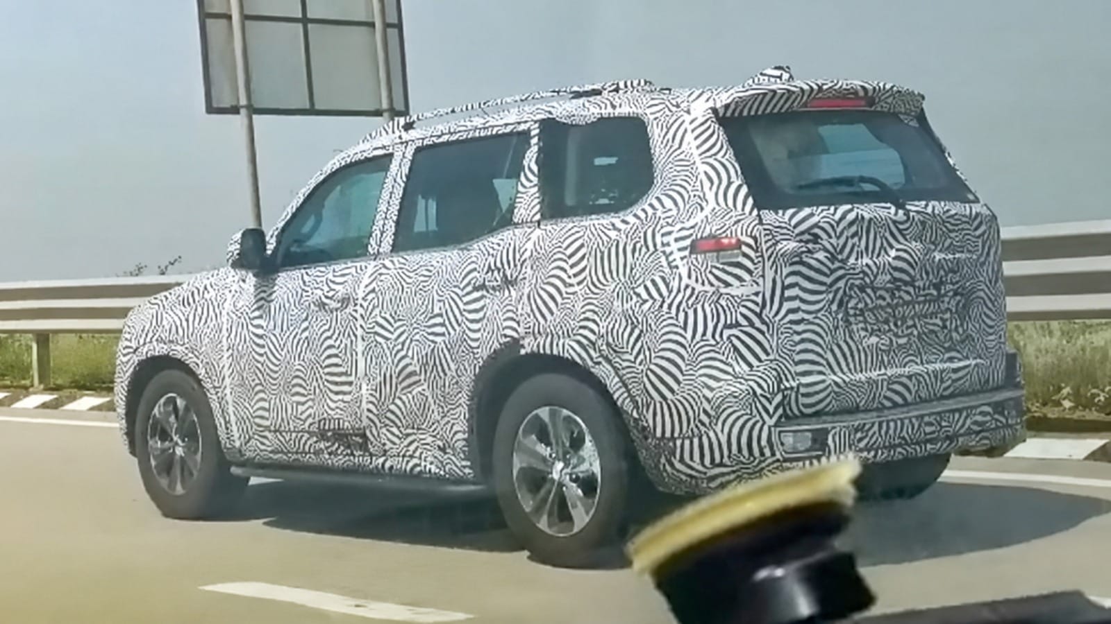 Mahindra Scorpio N Facelift Spied Again With New Alloy Wheels, Launch Expected In 2026