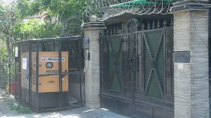 Grand Encroachments by Dignitaries in Moradabad: Parking in Parks, Generators Placed Over Drains
