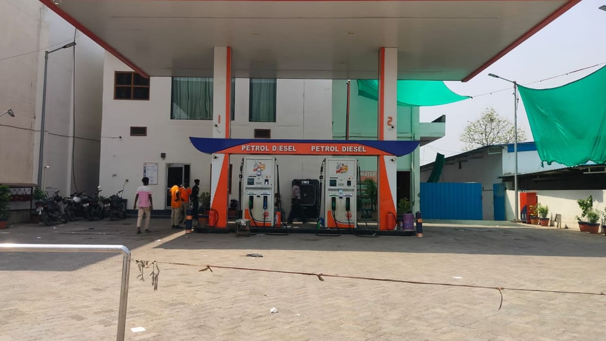 Petrol-Diesel Crisis Run Out at Two Pumps in Varanasi 300 Limit Imposed Causing Increased Hardship