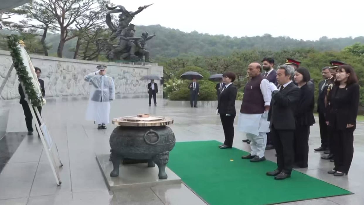 Rajnath Singh pays tribute to martyred soldiers in Seoul, focus on defence cooperation Updates Hindi