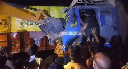 truck crashes into a truck parked on the roadside in Budaun