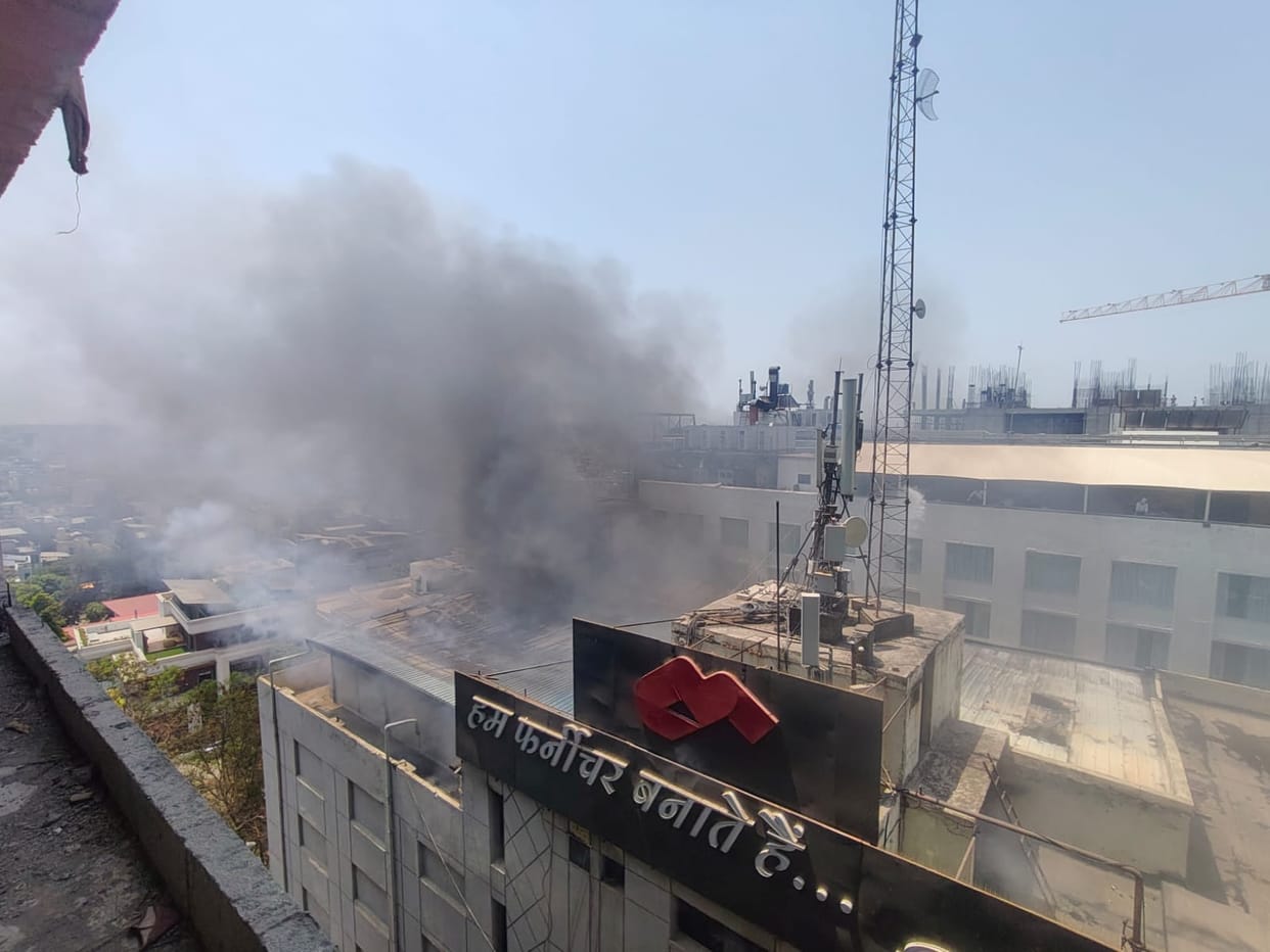 Indore: Fire breaks out in showroom and office in Indore, furniture, documents burnt to ashes