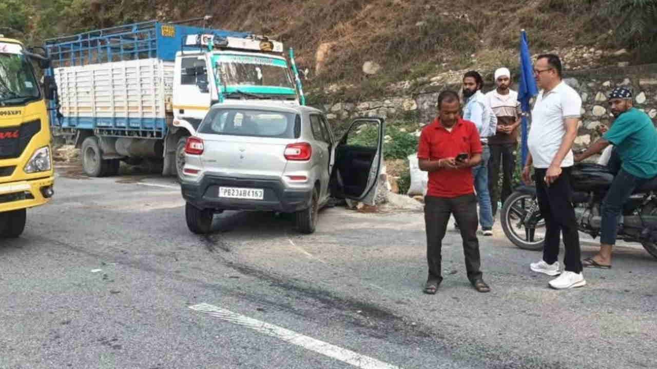 बदरीनाथ हाईवे पर कार और मैक्स वाहन की भिड़ंत
