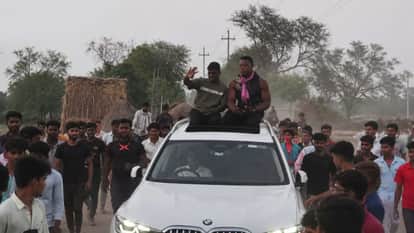US Influencer Ashton Hall Surprises Indian Ashton With Brand Mahindra Thar ROXX