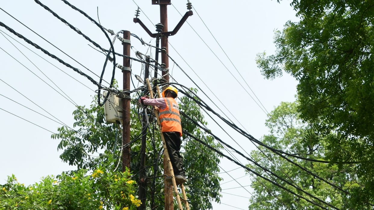 Electricity Crisis Record Power Consumption of 903 MW for First Time 5 Transformers Burn Out