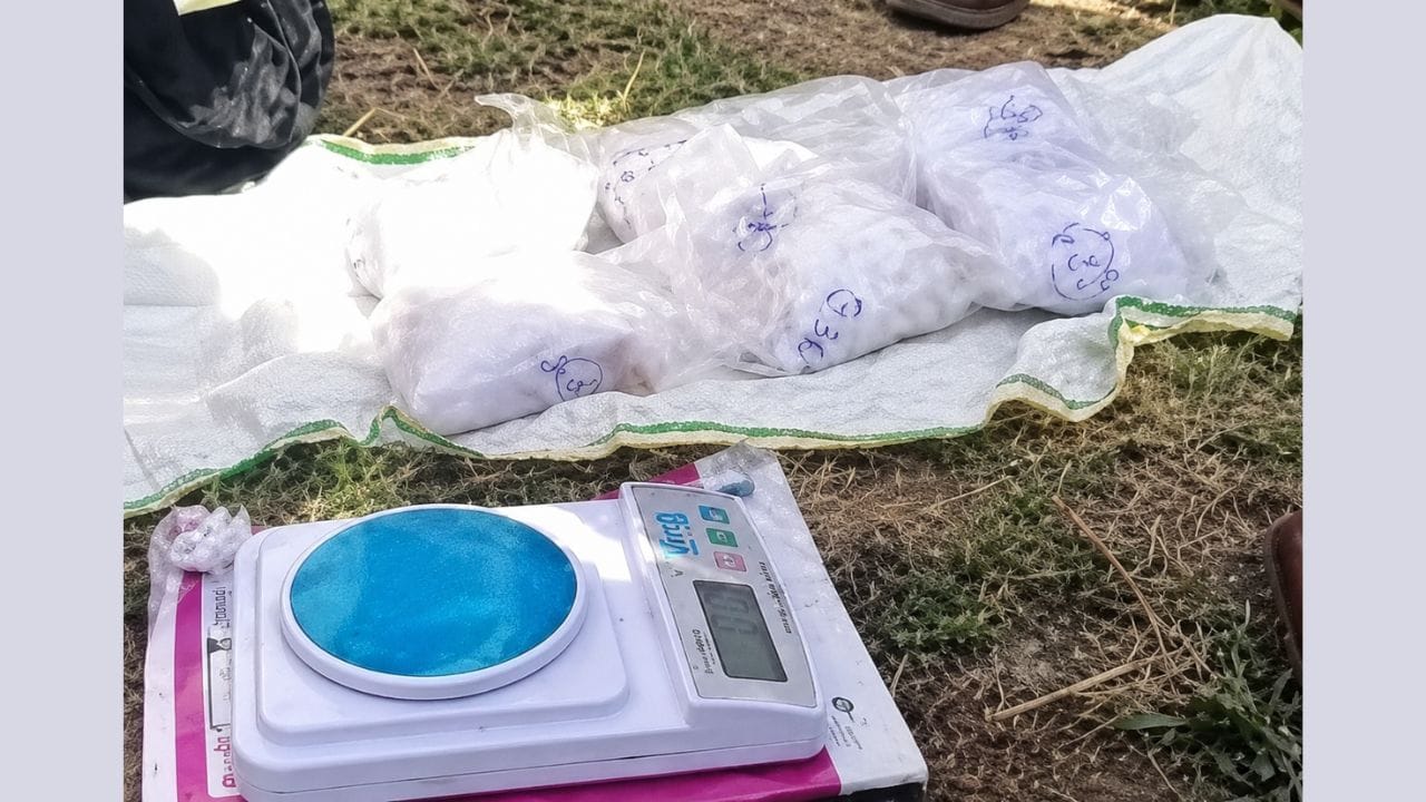 ड्रोन से गिराई तीन किलोग्राम हेरोइन जब्त