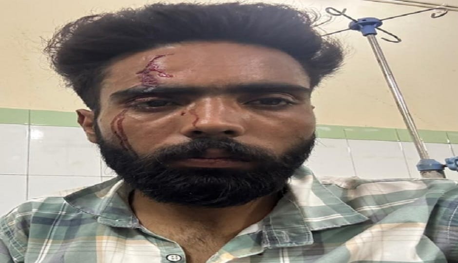 young man who went to call his wife was attacked with a sharp weapon