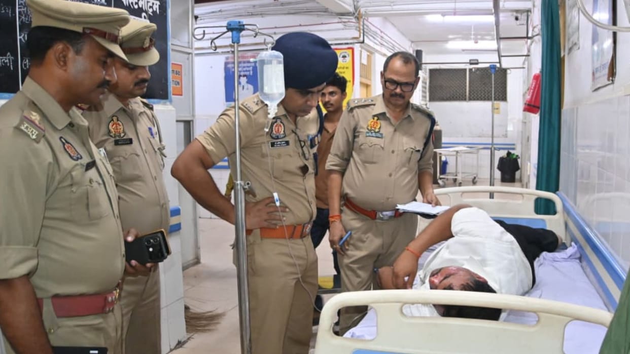 Gunshots Ring Out Azamgarh Armed Miscreants Arrive by Car One Youth Dead Another Critical Condition