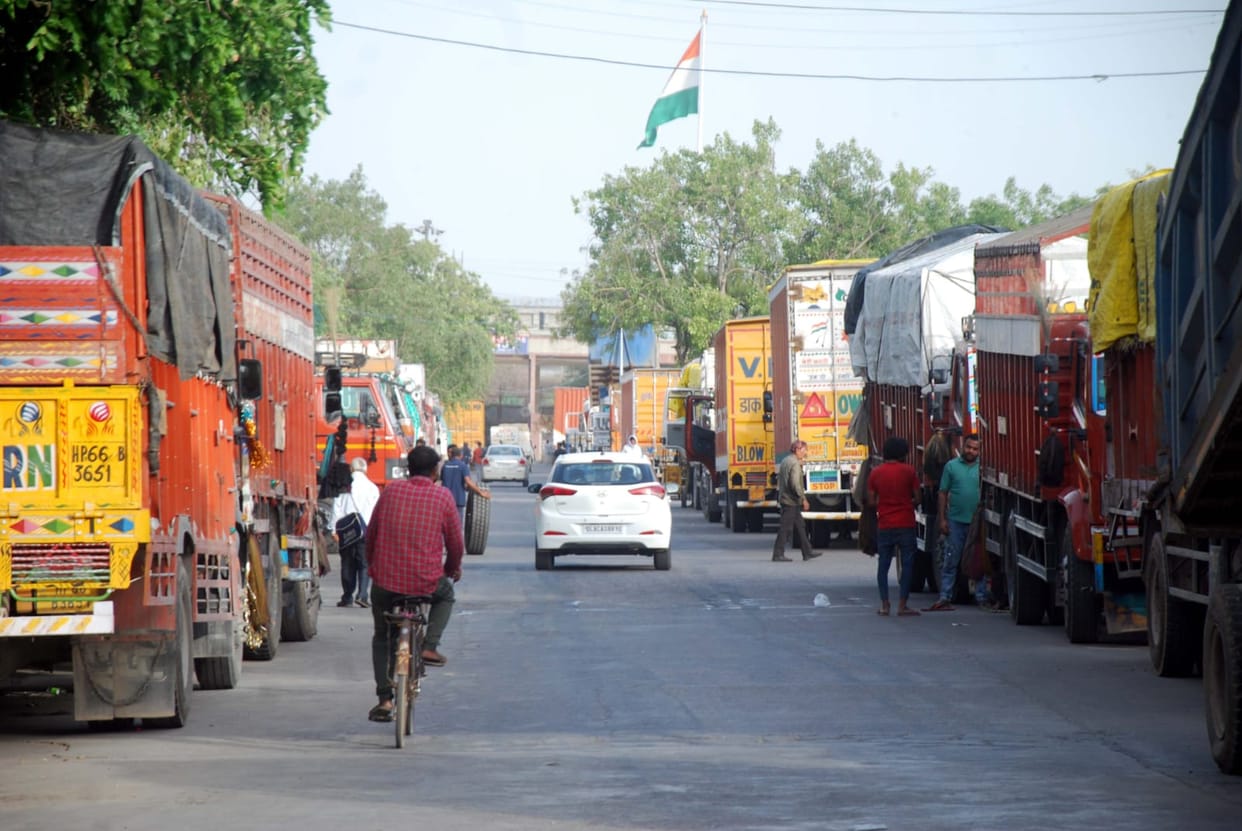 Meeting between Delhi Government and Transporters Ends Inconclusively Warning Issued of Nationwide Transport S