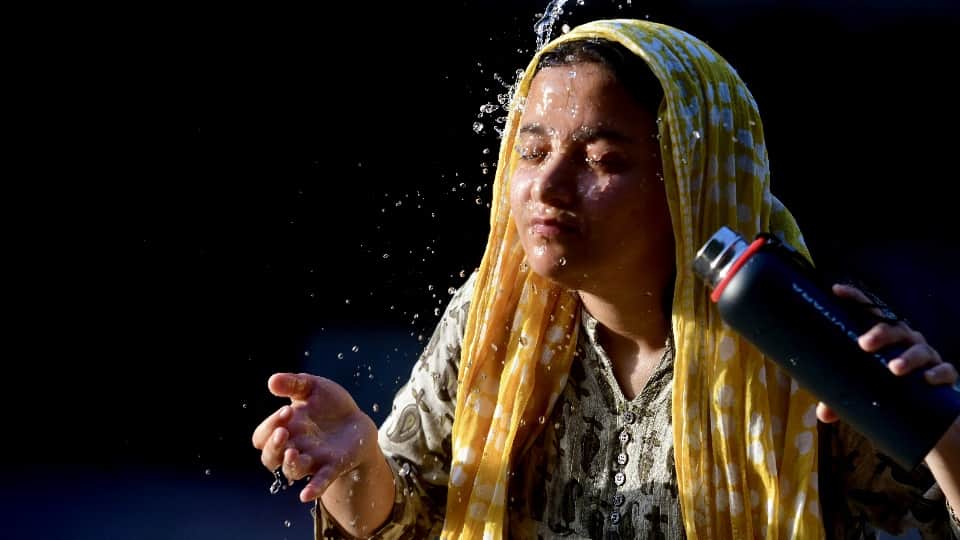 Scorching Heat in Chandigarh Mercury Soars Past 44 Degrees Heatwave Warning for Next Five Days