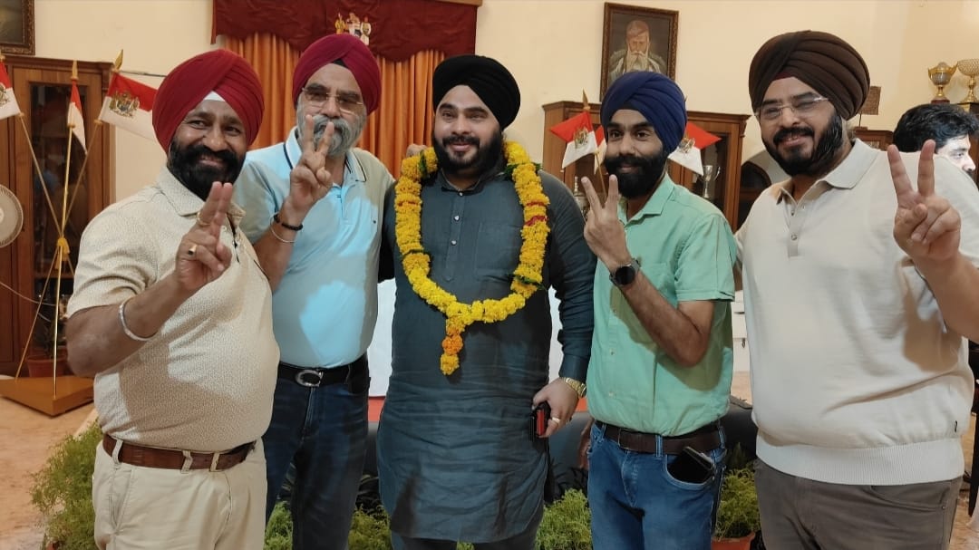 मोनू भाटिया चुनाव जीते।