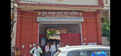 UP Lekhpal Recruitment Exam Candidates Suffer in Heat Get Relief with Sharbat