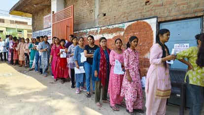 Farrukhabad Lekhpal Recruitment Exam Begins at 19 Centers Candidates Granted Entry After Thorough Screening