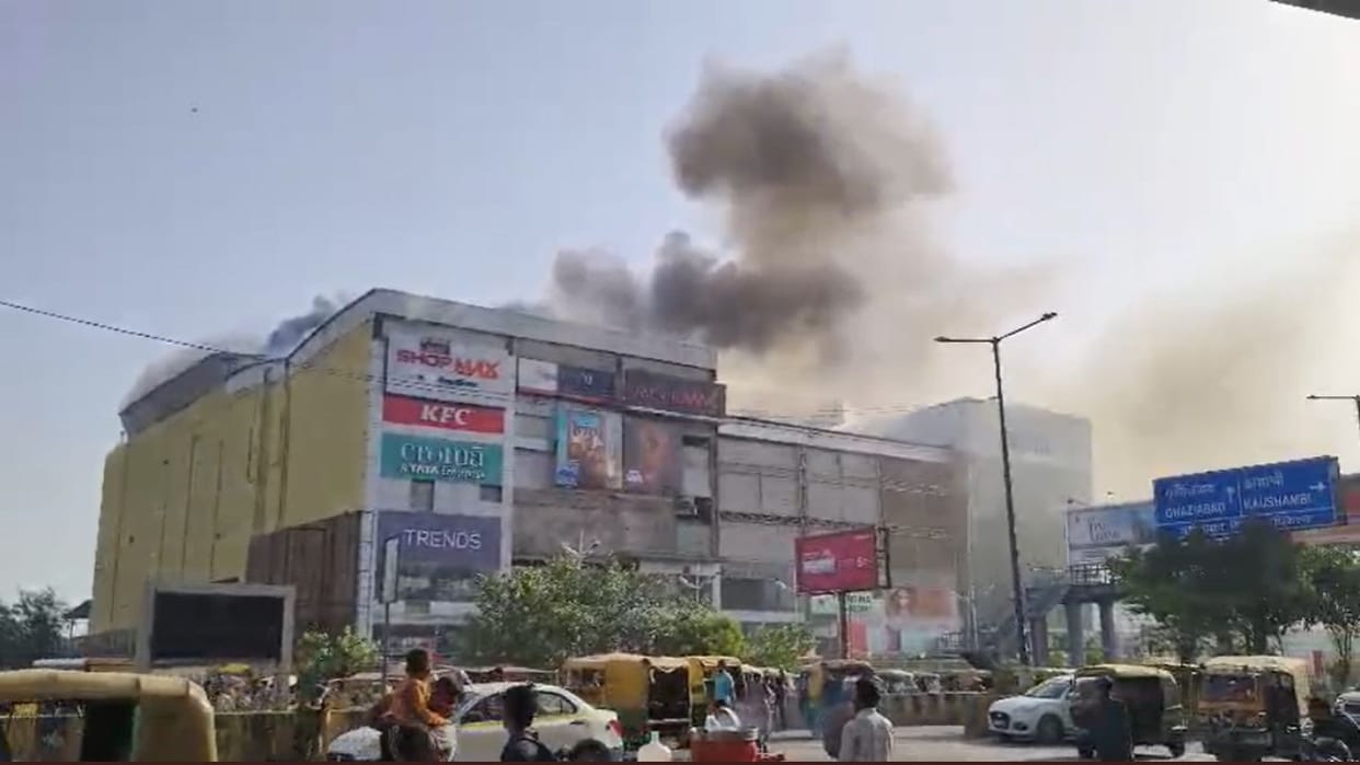 Massive fire broke out in Pacific Mall of Kaushambi in Ghaziabad
