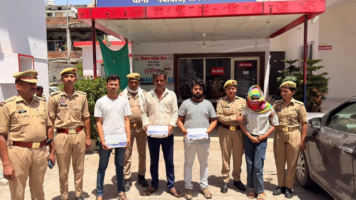 Jhansi: Four people, including a couple, were arrested in an encounter for kidnapping a hotel manager